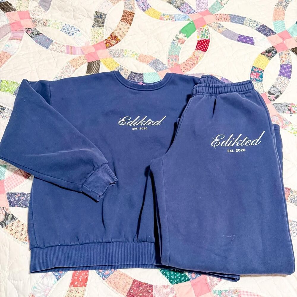 Edikted Women's Blue and Navy Sweatshirt